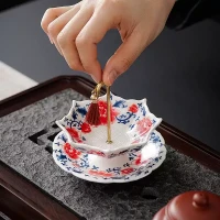 Creative Spinning Umbrella Tea Strainer | Handcrafted Blue and White Porcelain Tea Infuser