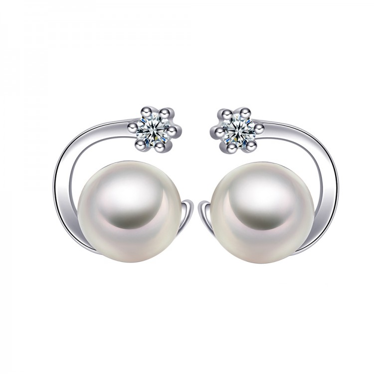 Pearl stud earrings 